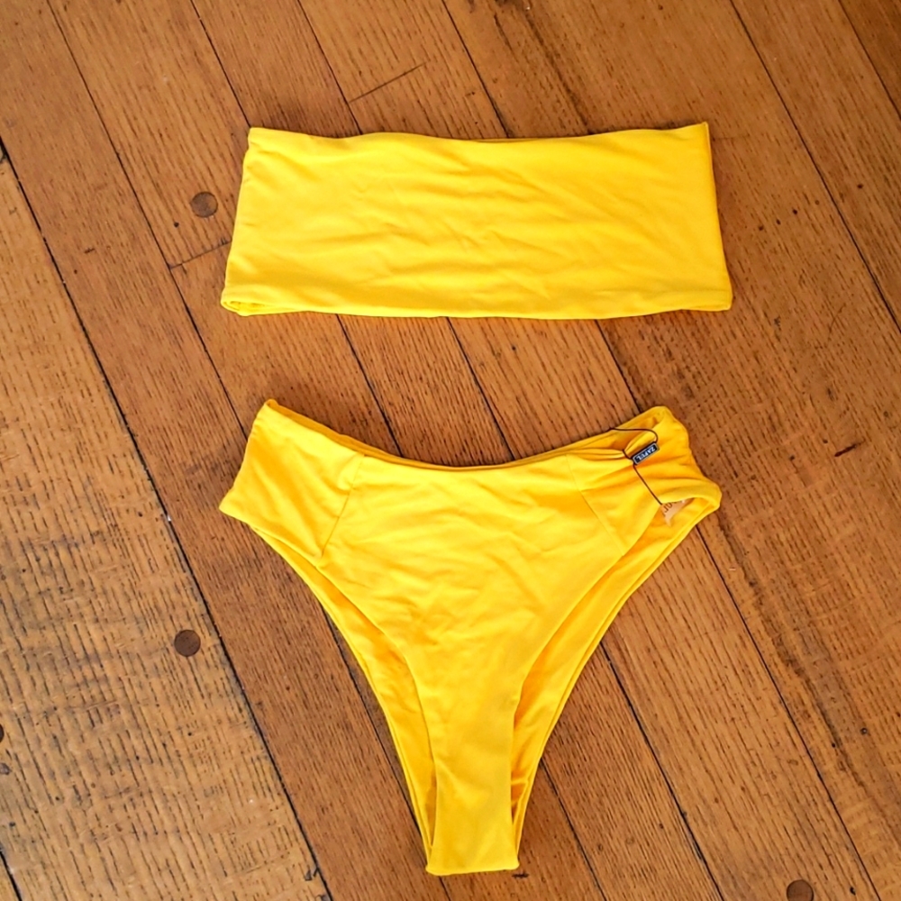 Yellow strapless bikini